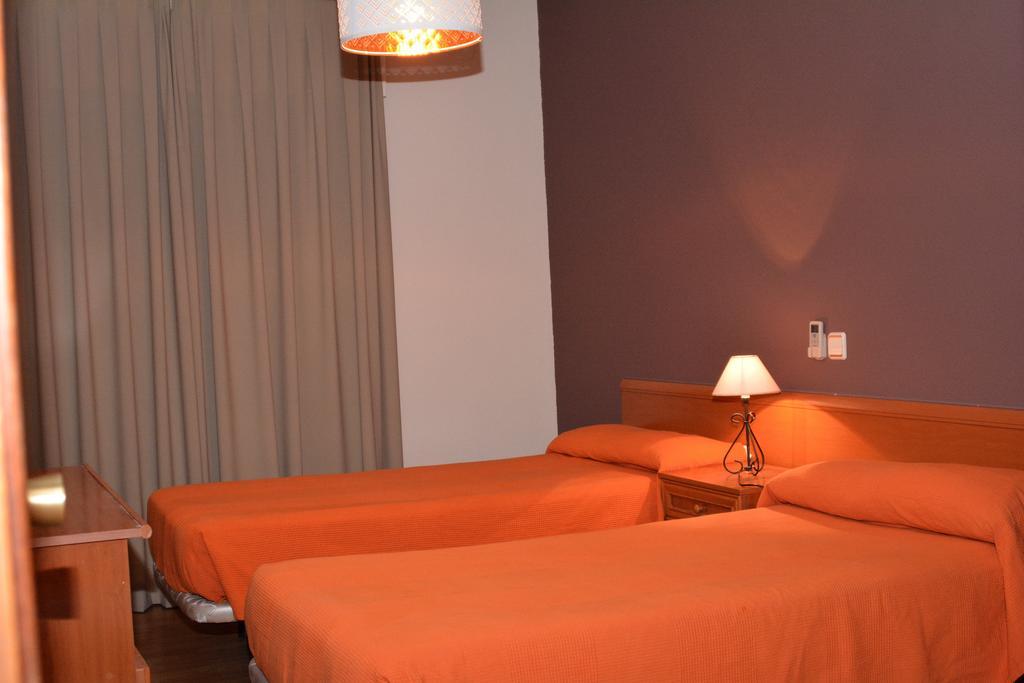 Hostal Gastrobar Carmelo Villarejo de Salvanés Exterior photo