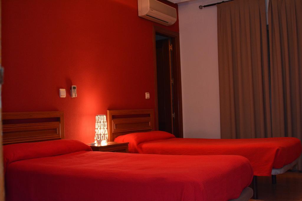 Hostal Gastrobar Carmelo Villarejo de Salvanés Exterior photo